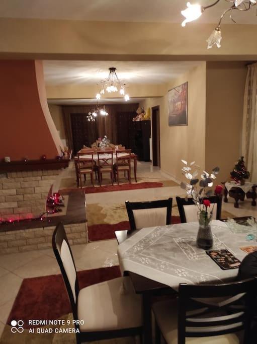 Appartamento Όμορφο Διαμερισμα Με Δυο Κρεβατοκάμαρες Delfi Esterno foto